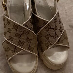 Gucci Women's Tan and Cream Sandals